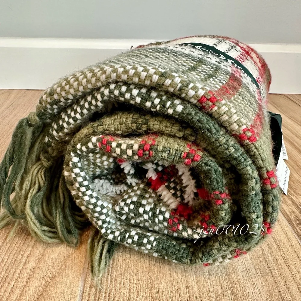 Hearth & Hand Magnolia Chunky Christmas Plaid Woven Throw Blanket